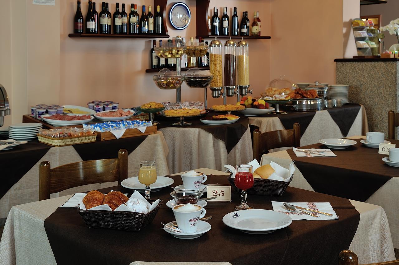 Hotel Marilena Ричоне Екстериор снимка